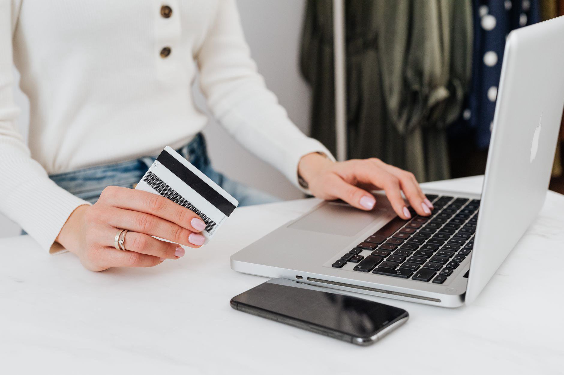 Kinh Nghiệm Mua Sắm Merchandise Thần Tượng Chính Hãng Kinh Nghiệm Mua Sắm Merchandise Thần Tượng Chính Hãng
